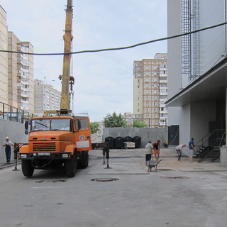 Improvement of the territory of 'Rayon' Shopping Center in Troeschina