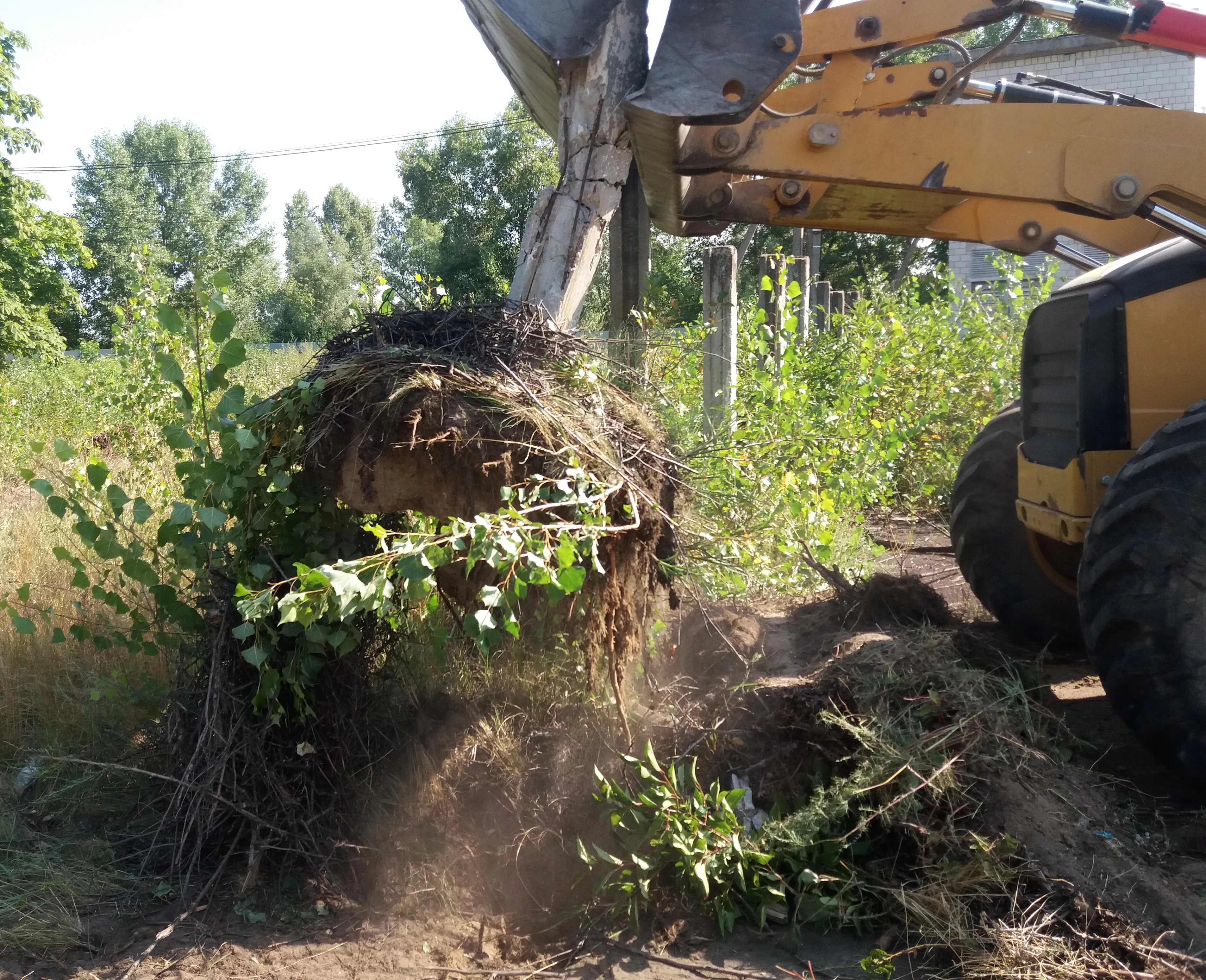 Демонтаж бетонных столбов в санатории смт.Козин