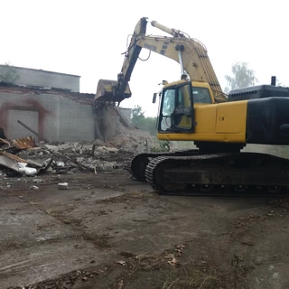 Excavator at dismantling work