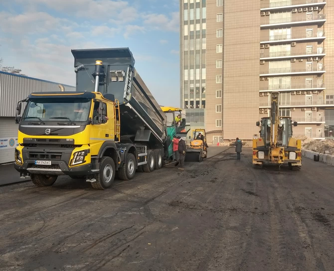 Paving & road works in Amosova Street, Kyiv