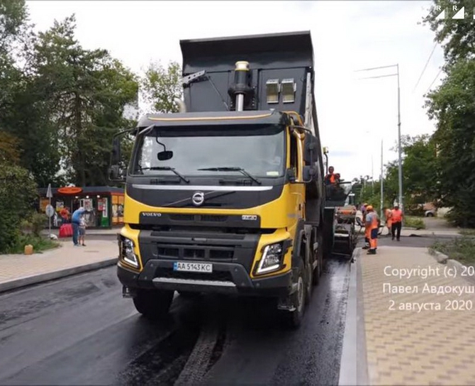 Hire and work of dump trucks for road works
