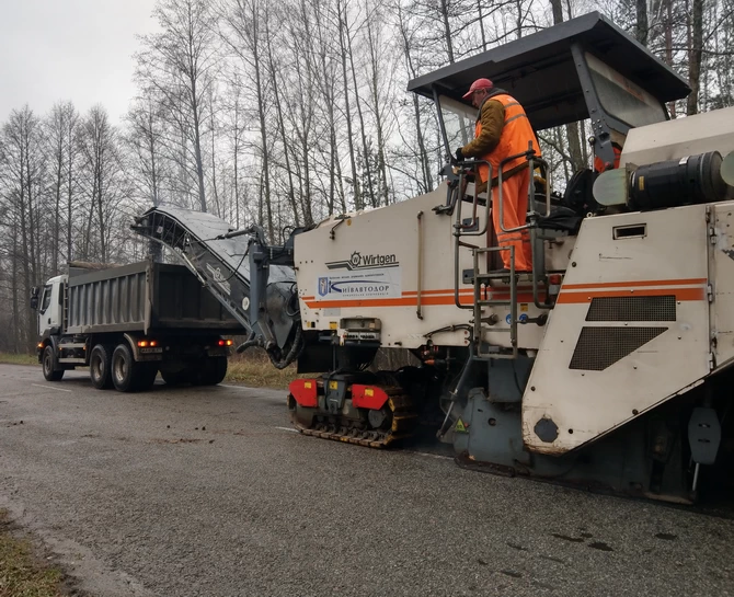 Work of Autogran special equipment on road construction